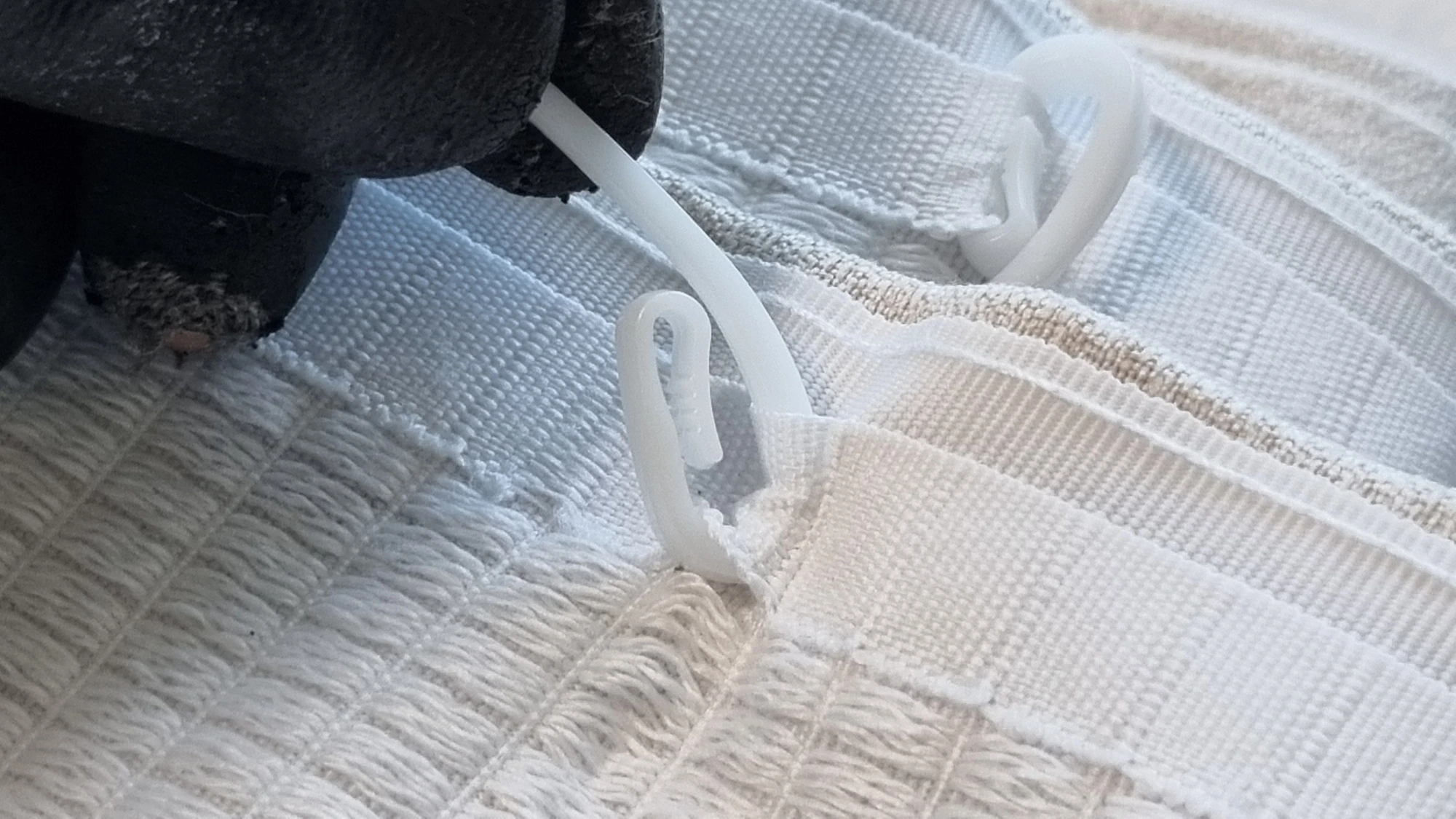 커튼핀 빼는 방향