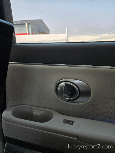 아이오닉9-녹턴그레이매트-내부사진