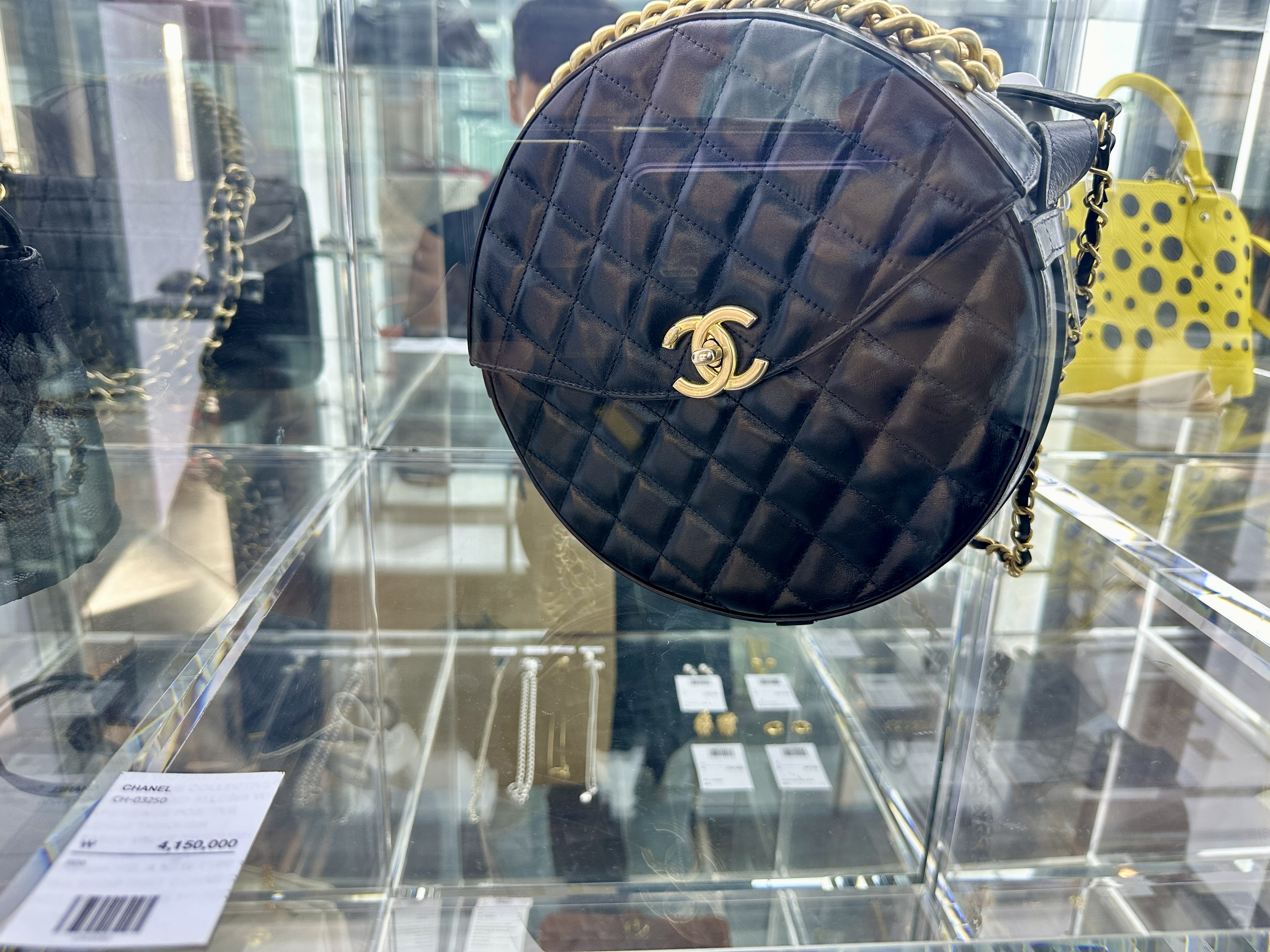 크림 하이엔드 명품 쇼룸 샤넬 가방