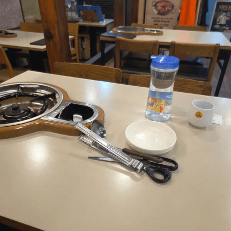 원할머니보쌈족발 박가부대 수유역점 테이블 셋팅