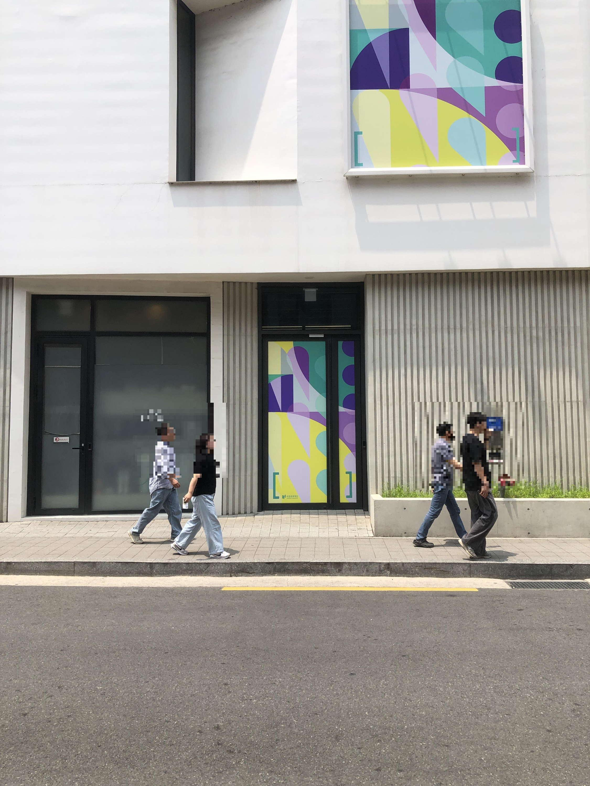 성수역 4번 출구 '연무장길' 산책: 중국 MZ 세대도 반한 성수동 레트로 감성