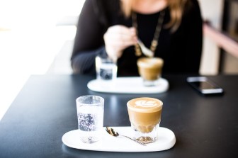 식후 커피 습관&amp;#44; 뇌는 좋아하지 않는다｜카페인 작용 원리 해부