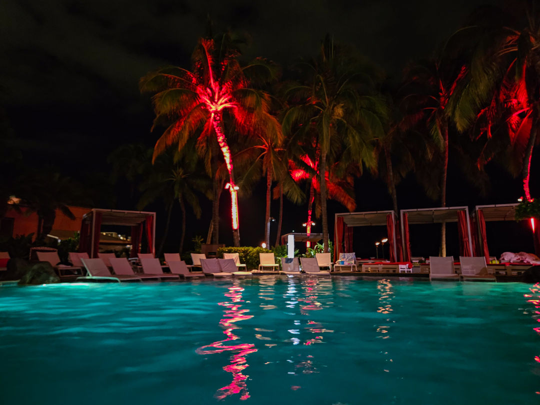 쉐라톤 와이키키 수영장 야간