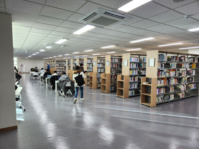 구미 양포도서관 종합자료실