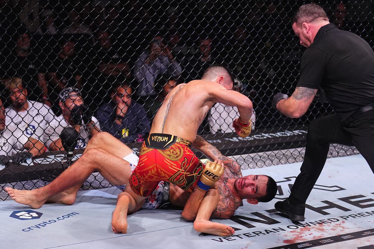 UFC 308 토푸리아 할로웨이