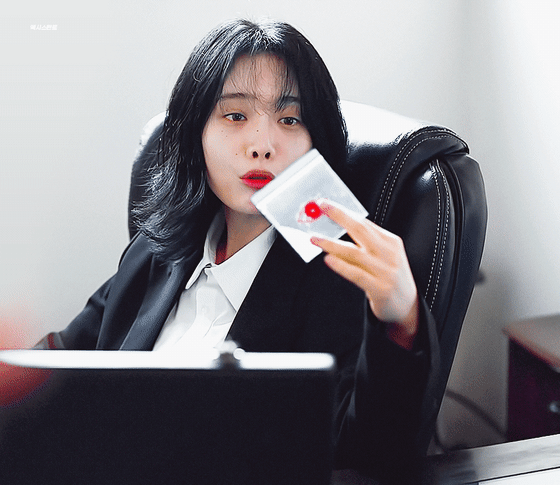 김히어라 gif