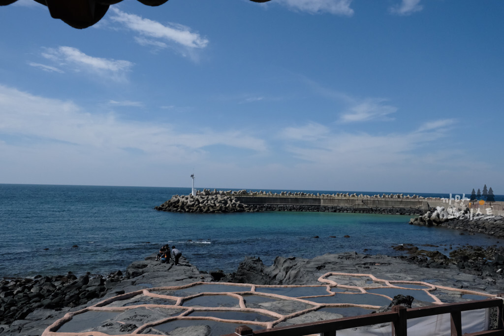 제주 구엄리 돌염전 쉼터