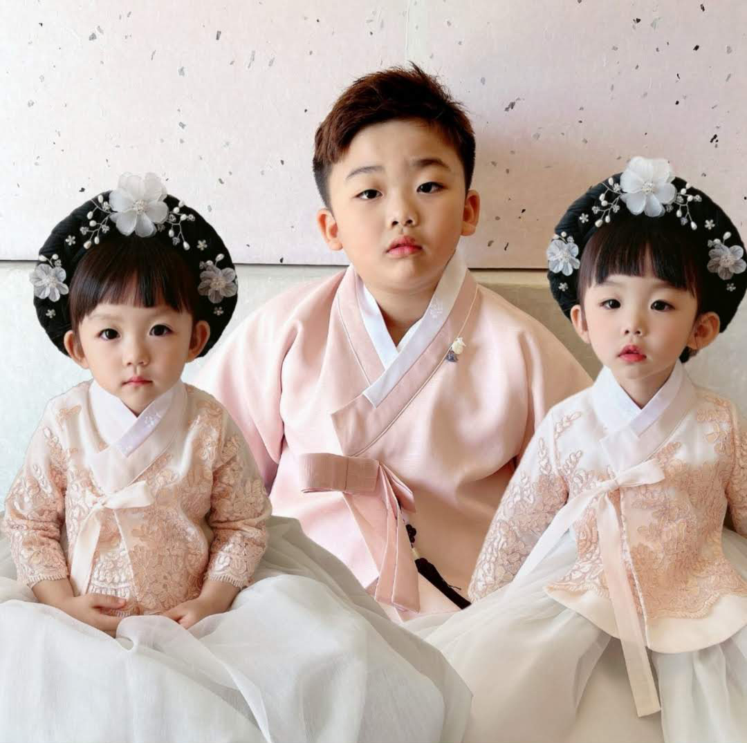 한복입은 삼남매