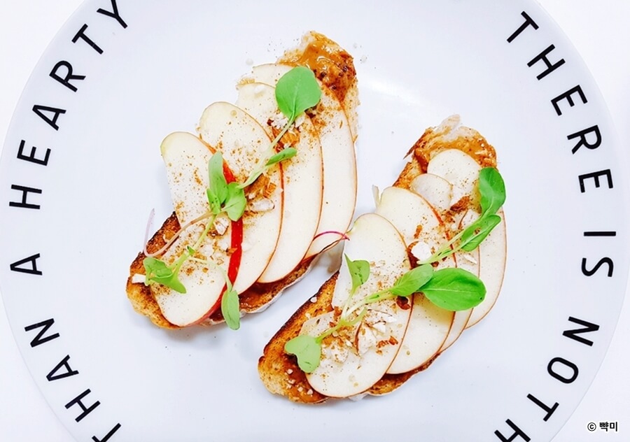 땅콩버터-사과-토스트-요리-다이어트-레시피