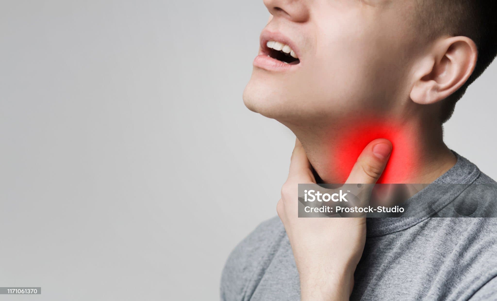 목에서 피가나는 증상 그냥 피로 때문일까?