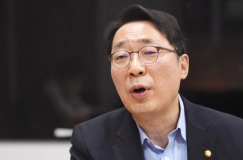윤영찬 국회의원 민주당 잔류 이유 (현근택 성희롱 논란)