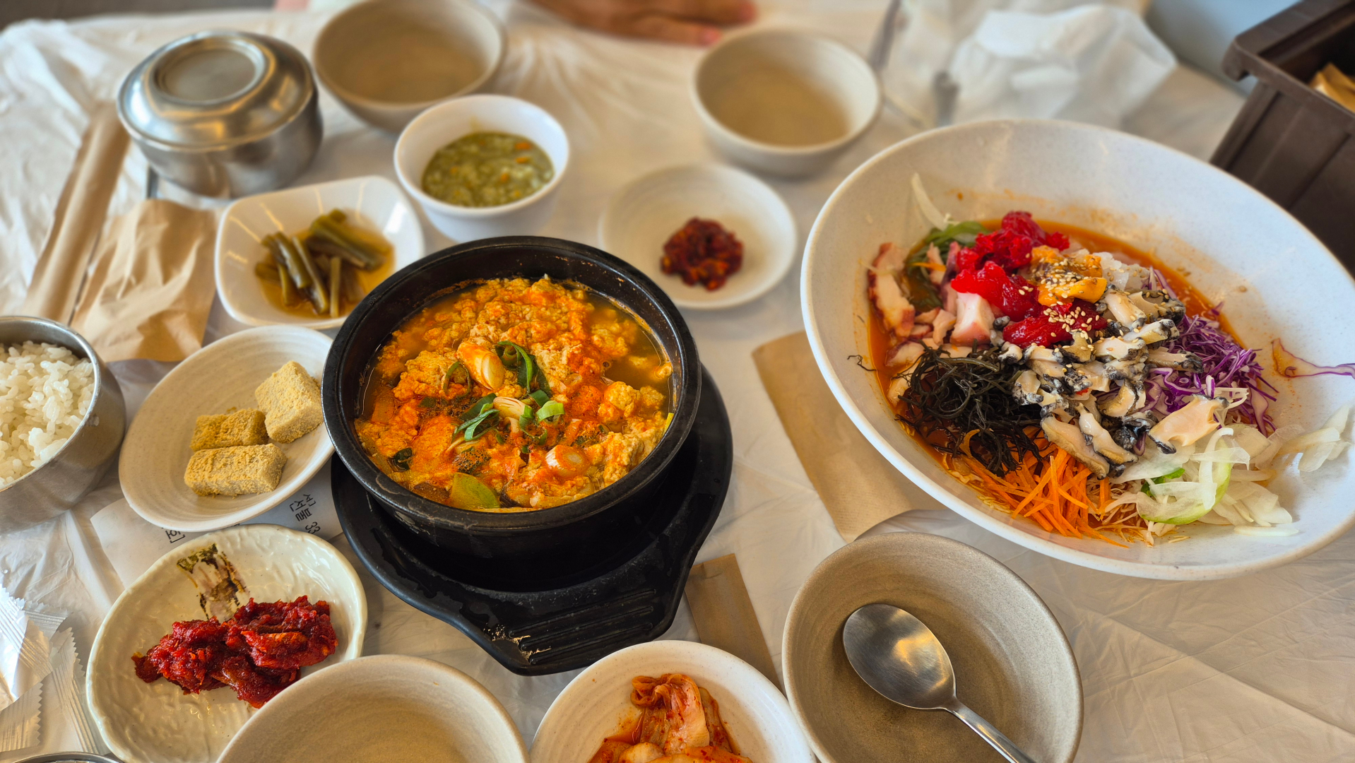 속초해녀마을 음식 사진 뚝배기 와 물회