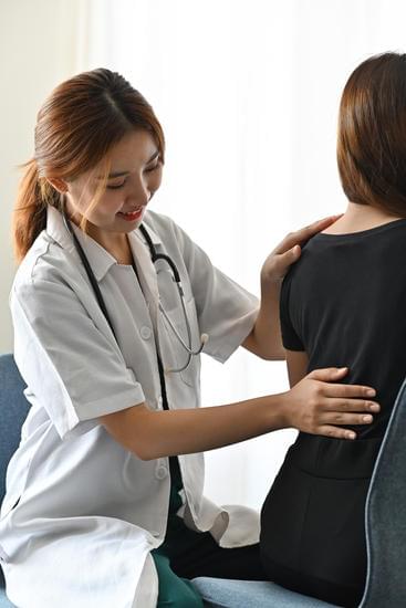 척추전방전위증 – 허리통증과 다리 저림