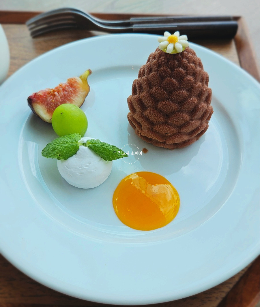 🌲 속초 울산바위 카페 ‘더 엠브로시아’ 방문 후기 ❘ 솔방울 라떼와 초코무스 맛집[내돈내산 후기]