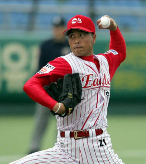 역투하는 송진우 투수