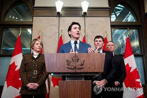 트럼프 미국 캐나다 상호관세 관세 전쟁 보복 25% 멕시코 정책 영향 부과 발표 총리 대통령 주지사 51번째 주