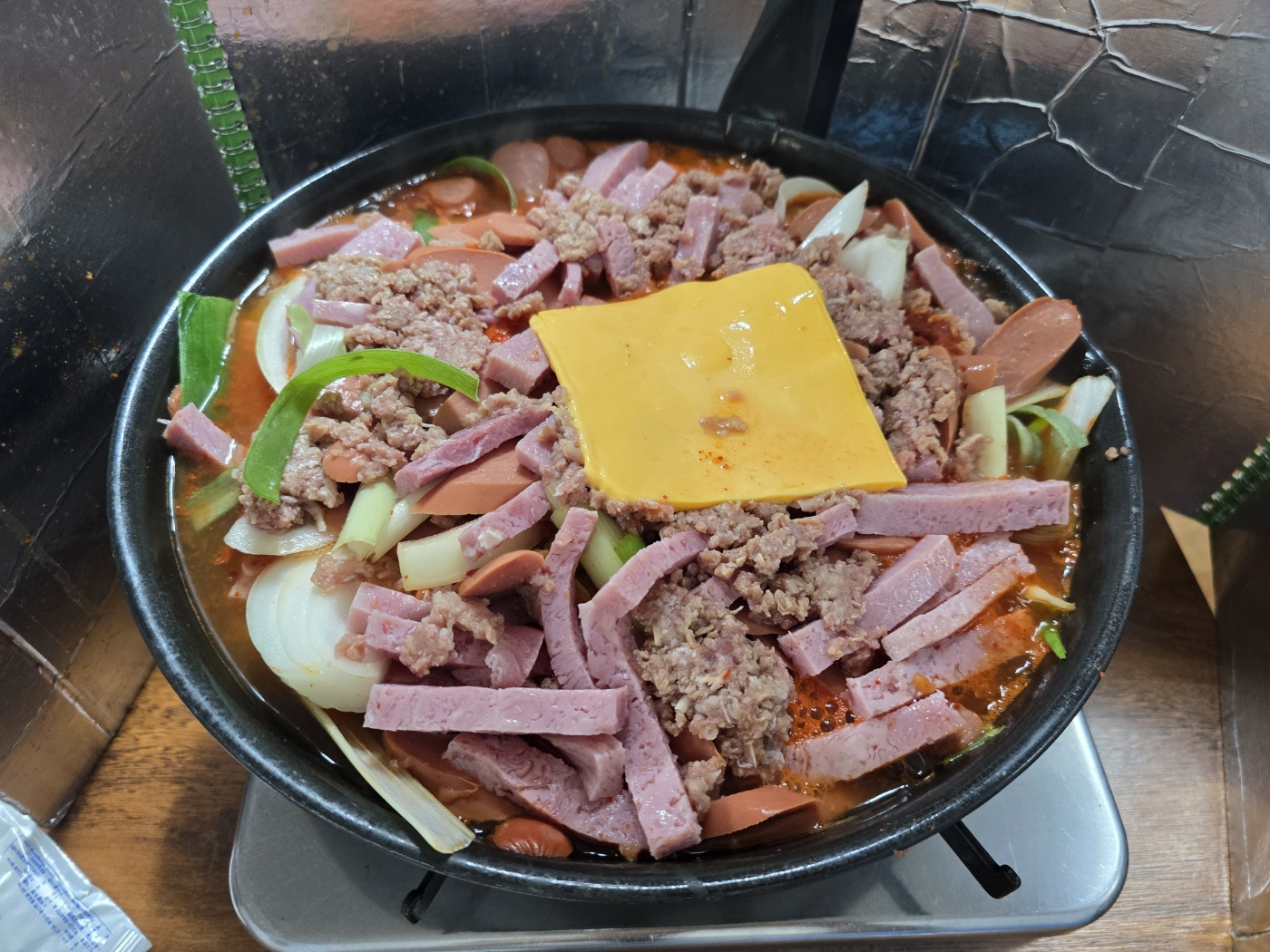 섞이기 전 부대찌개