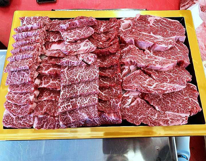 토요일은 밥이좋아 예산 예당호 출렁다리 광시한우 맛집 정육 식당 한우 암소 숯불 직화 구이 예산10미 현지인 추천 토밥 좋아 방송정보