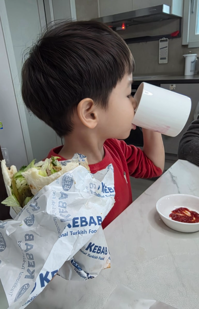 [평택/송탄] 신장쇼핑몰 아이와 함께 즐긴 이국적인 테이크아웃 맛집 (미스진햄버거 &amp; 에페스 케밥)