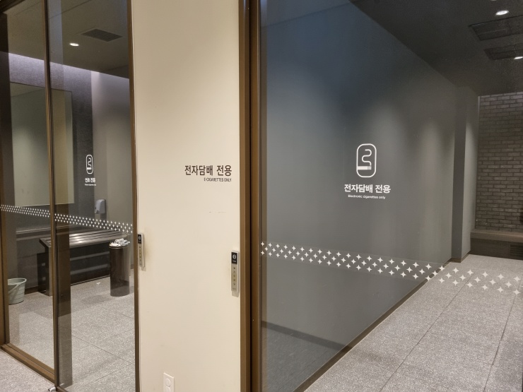 전자담배-전용-흡연실-외부모습