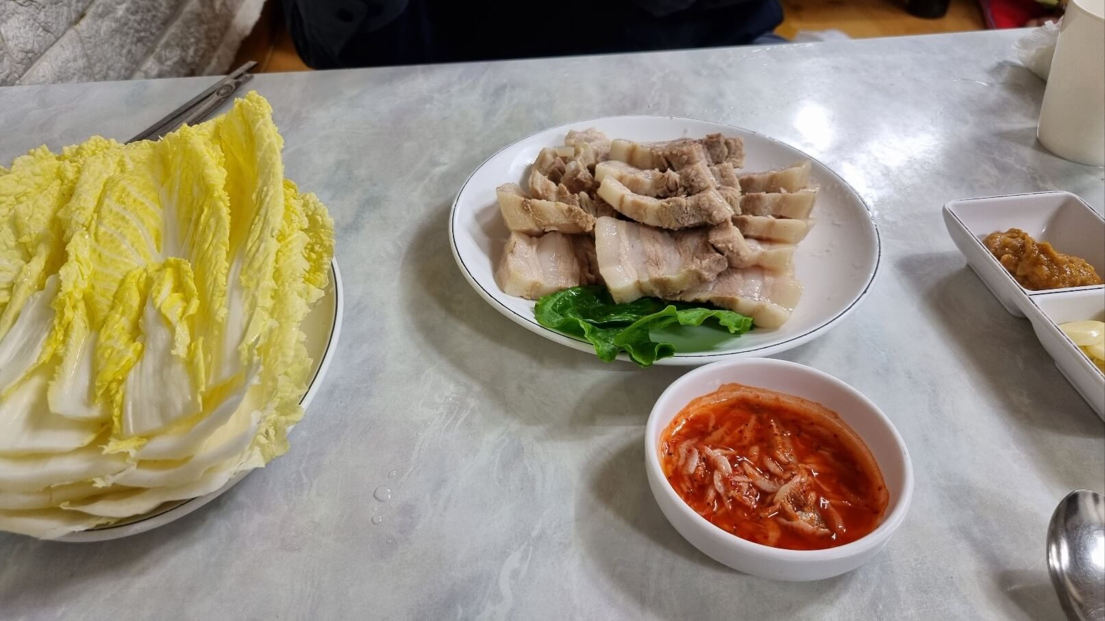 보쌈이-먼저-나온다