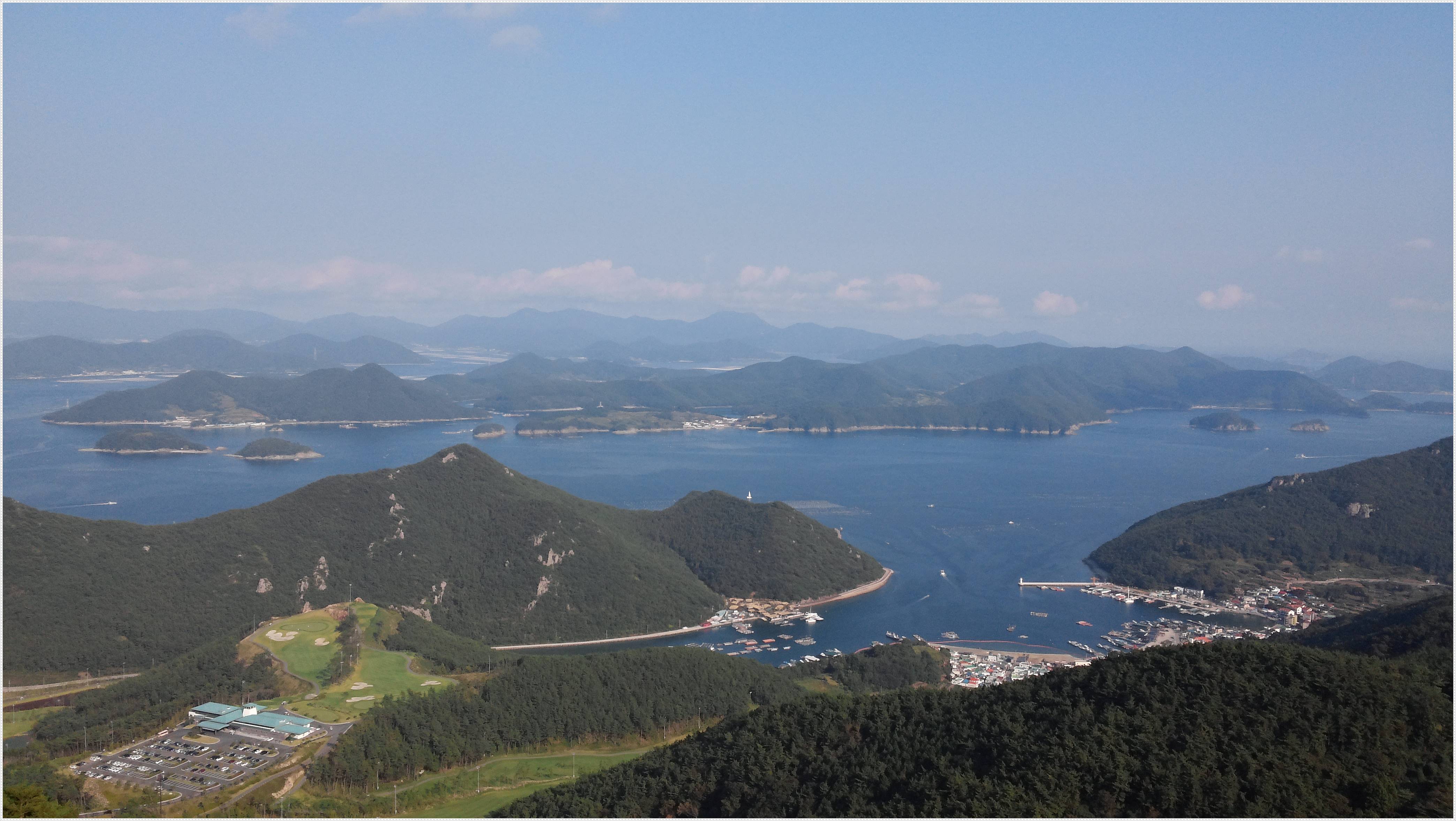 통영 케이블카 정상에서 바라본 바다의 풍경