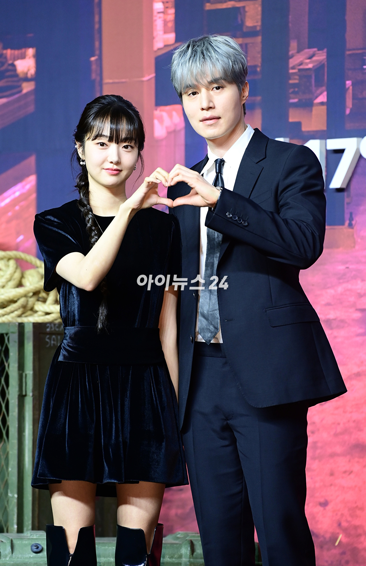 배우 김혜준과 이동욱이 15일 오전 서울 여의도 콘래드서울호텔에서 열린 디즈니+ 오리지널 시리즈 &#39;킬러들의 쇼핑몰&#39; 제작발표회에 참석하고 있다. [사진=정소희 기자]