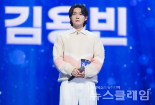 가수김용빈가수팬카패,나이,프로필,사주,음악,부모,할머니,아버지,펜카페,소속사,노래,고향