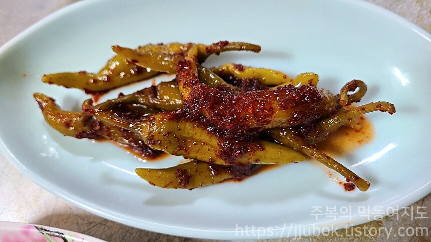 안산식당-밑반찬-고추절임