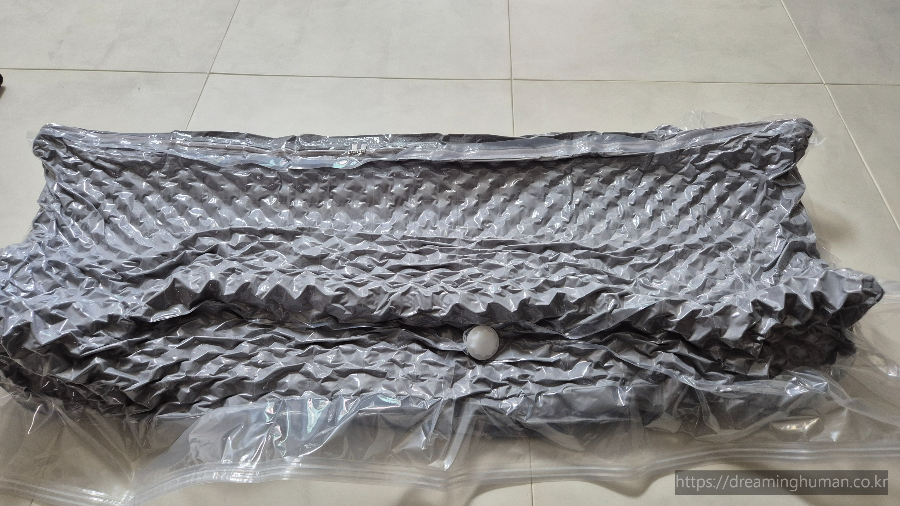 아이오닉9 차박 캠핑슬립 라이트 매트 완벽 압축 완료, fully compressed Campingsleep Light car sleeping mat ready for storage and portability