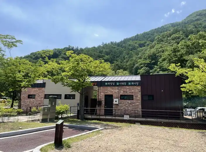 송계-자동차야영장-화장실-이미지