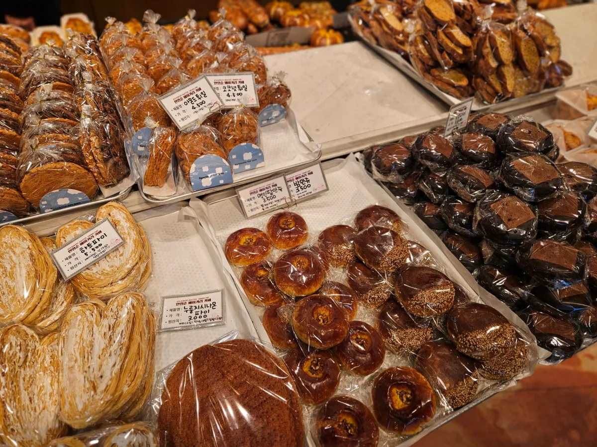 안영순-베이커리-카페-만쥬-튀일-마늘빵
