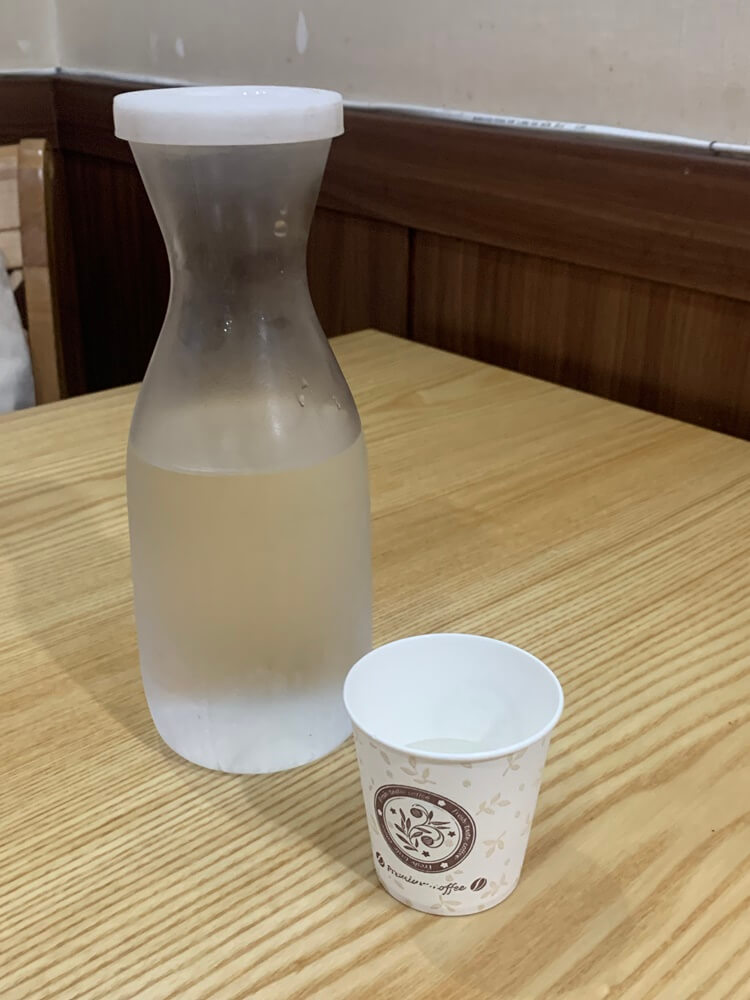 물, 컵