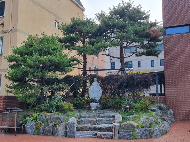 수원 화서동성당 성모동산 성모님 상