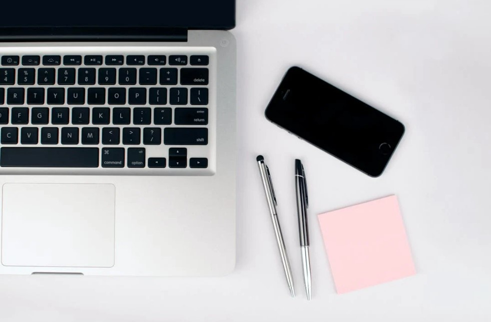 배터리 최적화 설정 완전 가이드｜스마트폰 오래 쓰는 꿀팁