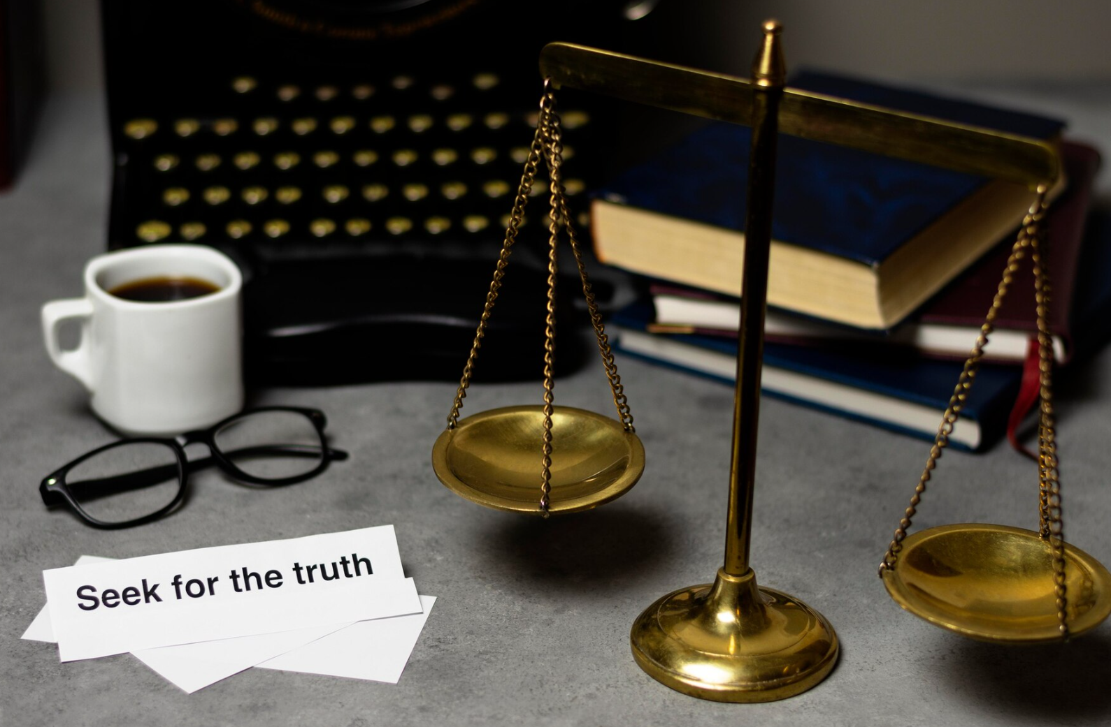 법에 대한 근로 기준법 저울사진