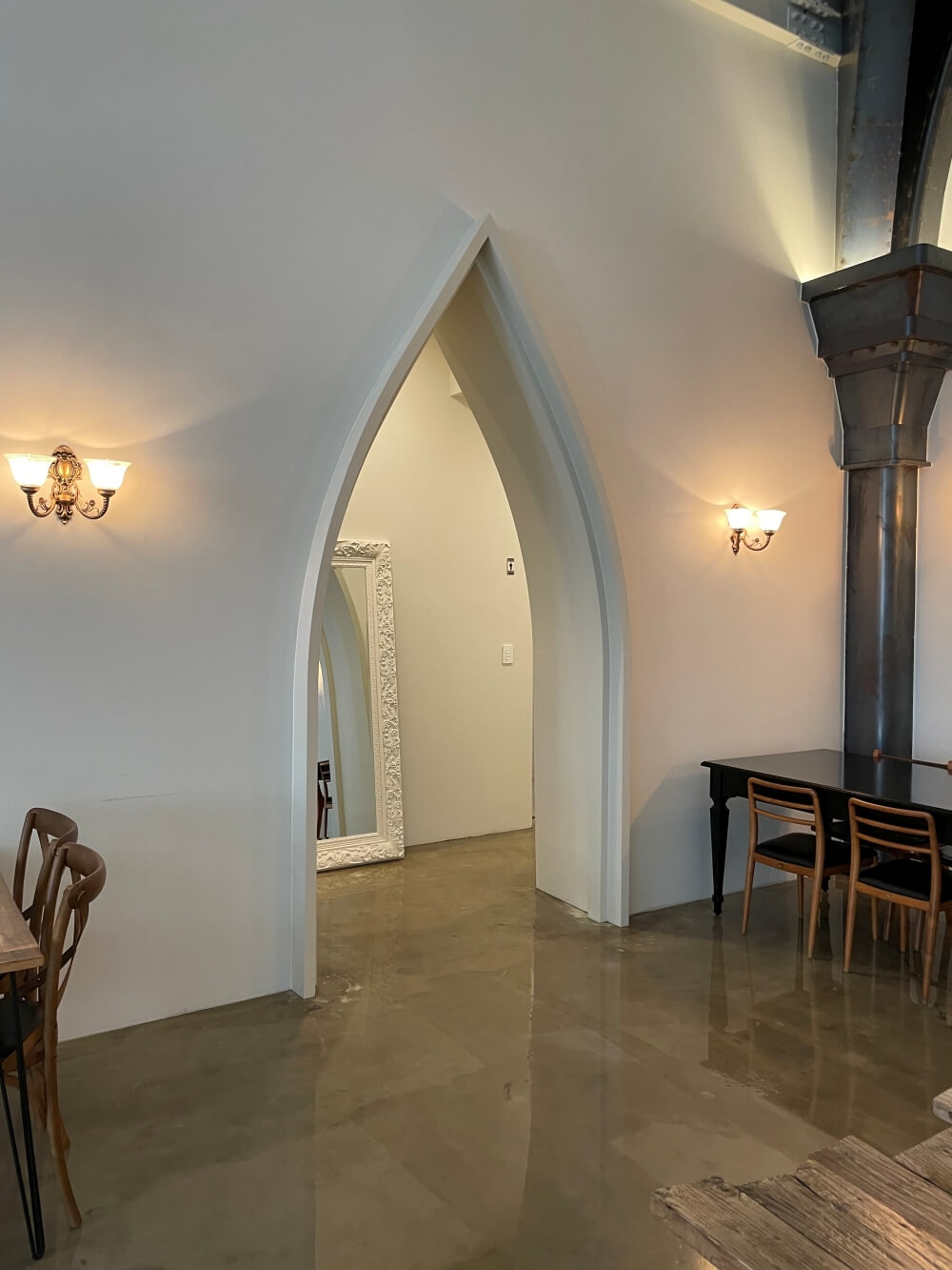 브런치-카페-분덕스-화장실-출입구