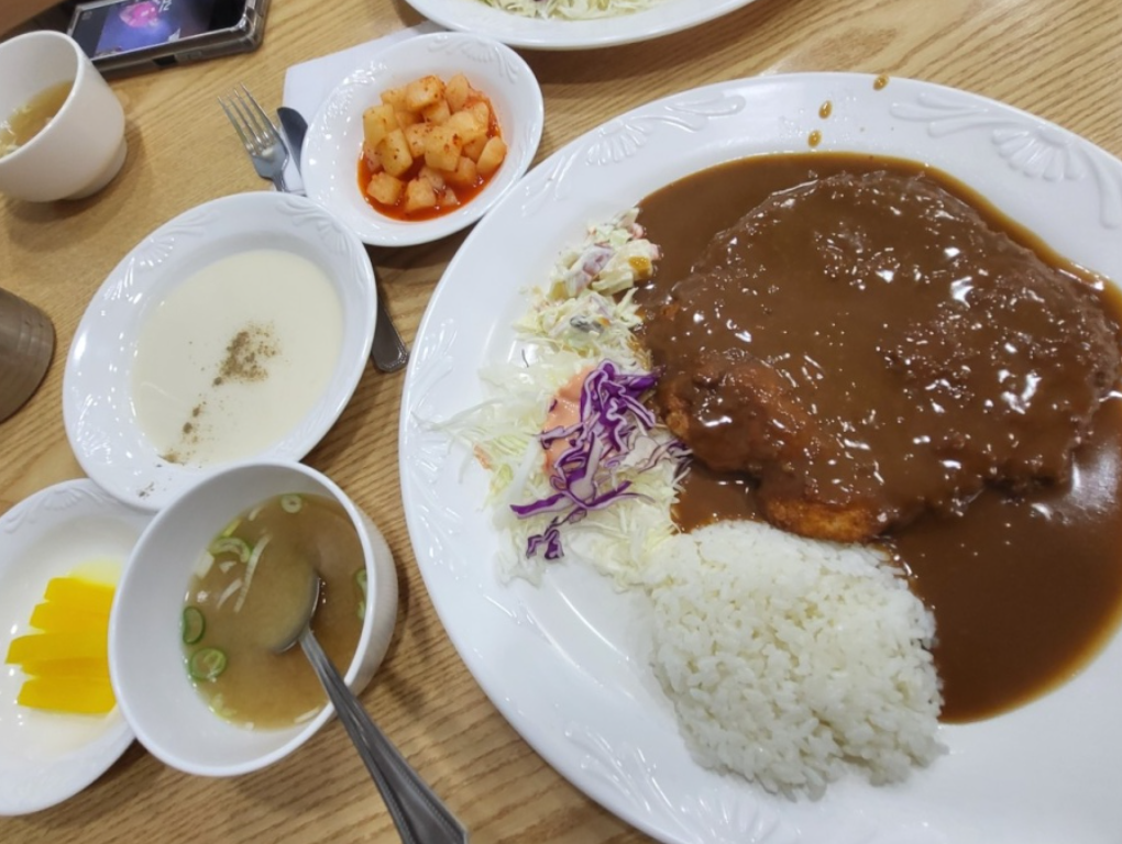 아줌마돈까스
