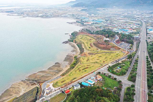 삼천포 모충파크골프장. 경남 사천시 송포동 1144-1 (모충공원 내)