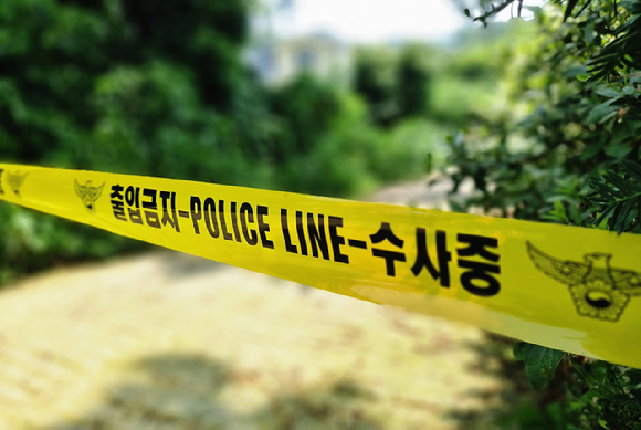 한 사건 현장에 경찰이 폴리스라인을 설치했다. 사건과 직접적 관련이 없는 사진 [사진=뉴시스]