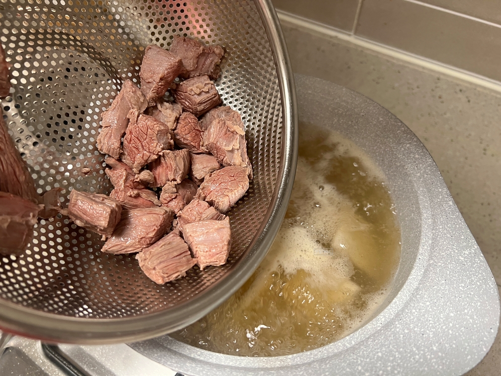 고기도 넣어서 같이 끓여요