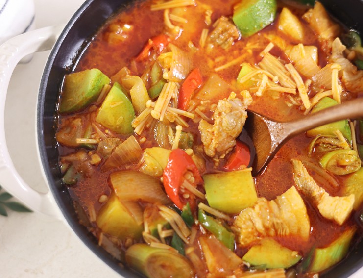 돼지고기 애호박 고추장찌개