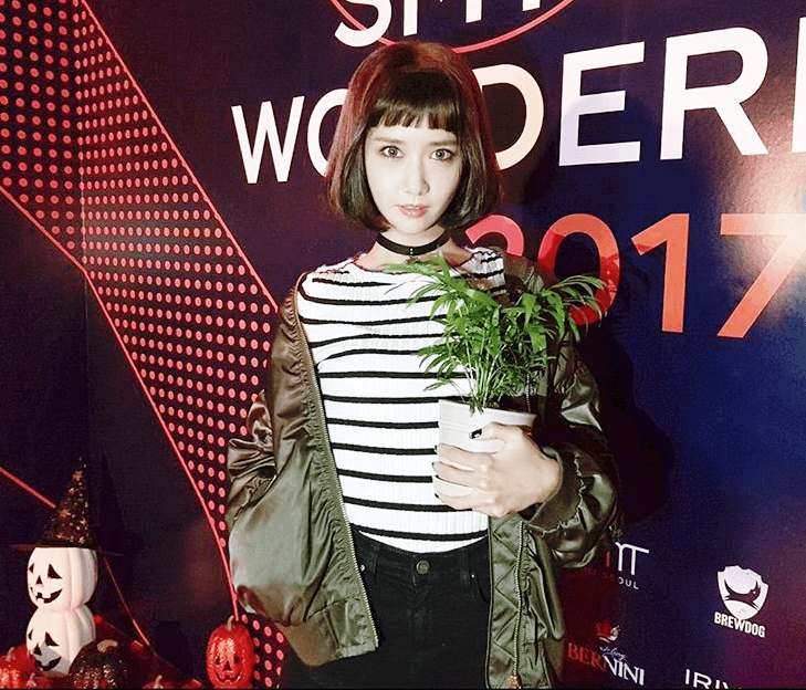 2017 SM 할로윈 파티에 레옹의 마틸다 코스튬을 하고 참석한 소녀시대 윤아