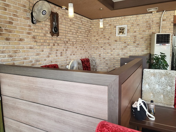 거문도 카페 마띠유 내부 전경