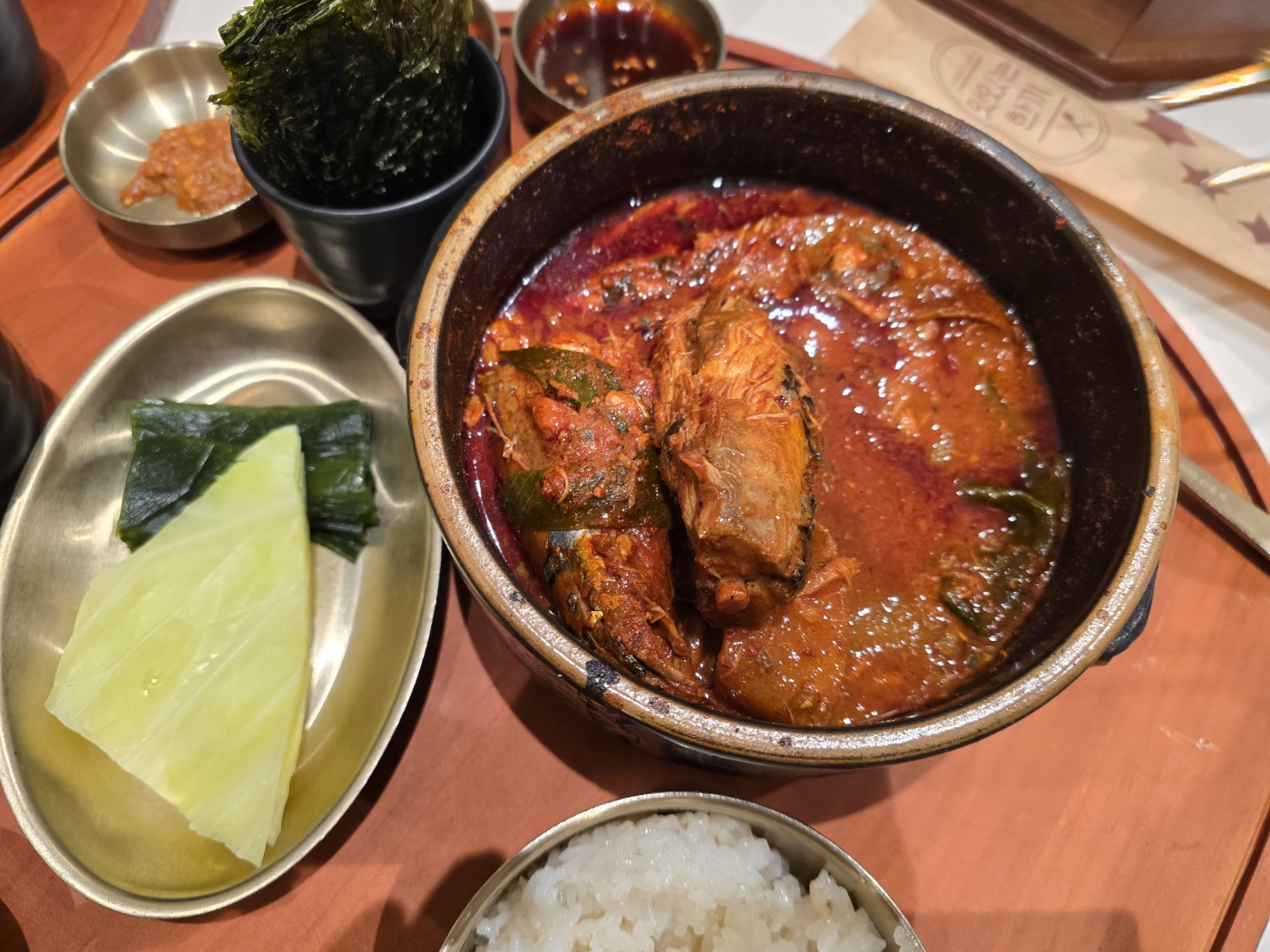 제주식고등어조림솥밥반상