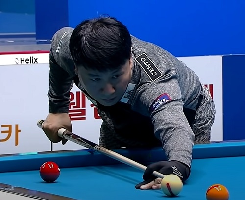 신남로 당구선수가 3구당구 스트록을 하는 모습
