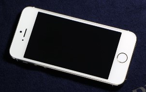 휴대폰 세척 잘못하면 액정 보호막 망가집니다