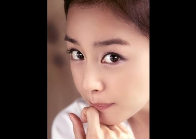 눈화장을 한 김태희