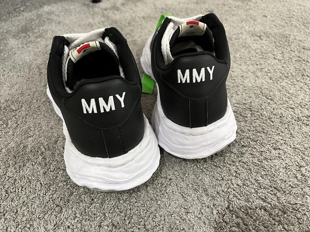 메종 미하라 야스히로 웨인 검흰 뒷모습1