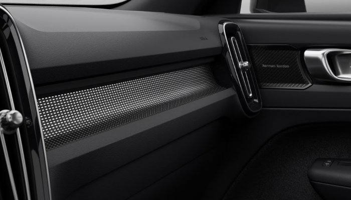 볼보 XC40 블랙에디션 가격 제원 출시일 2025